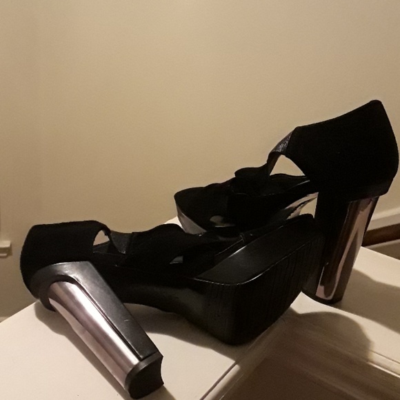 Shoes - Picture 2 of 3